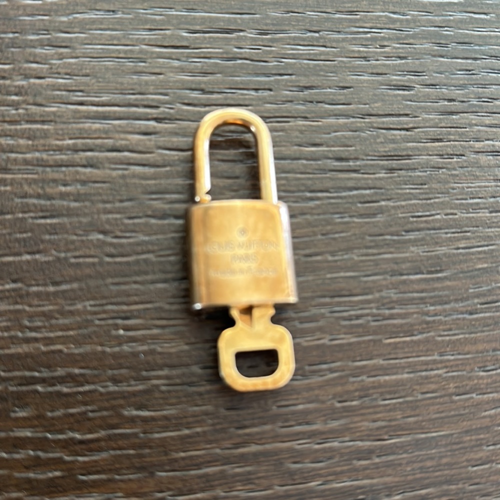 Vintage LV Lock&Key🔐 - Picture 2 of 2
